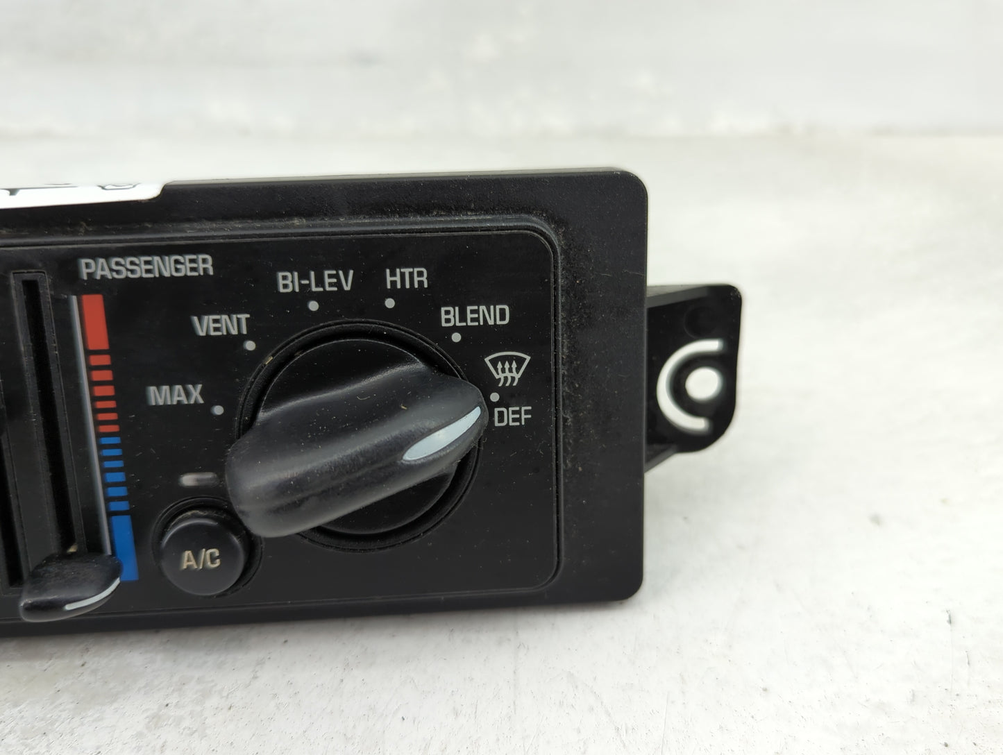 2000-2005 Buick Century Climate Control Module Temperature AC/Heater Replacement P/N:10447470 Fits OEM Used Auto Parts - Oem