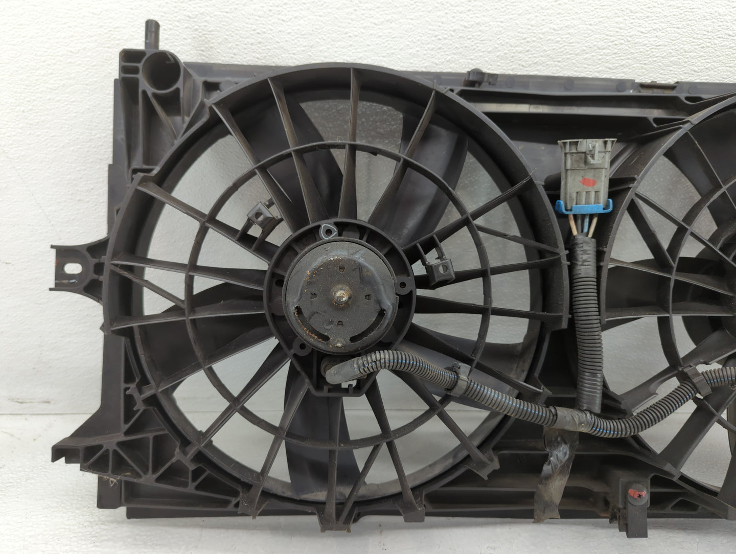 2002-2005 Buick Century Left Radiator Fan Motor Assembly - Oemusedautoparts1.com