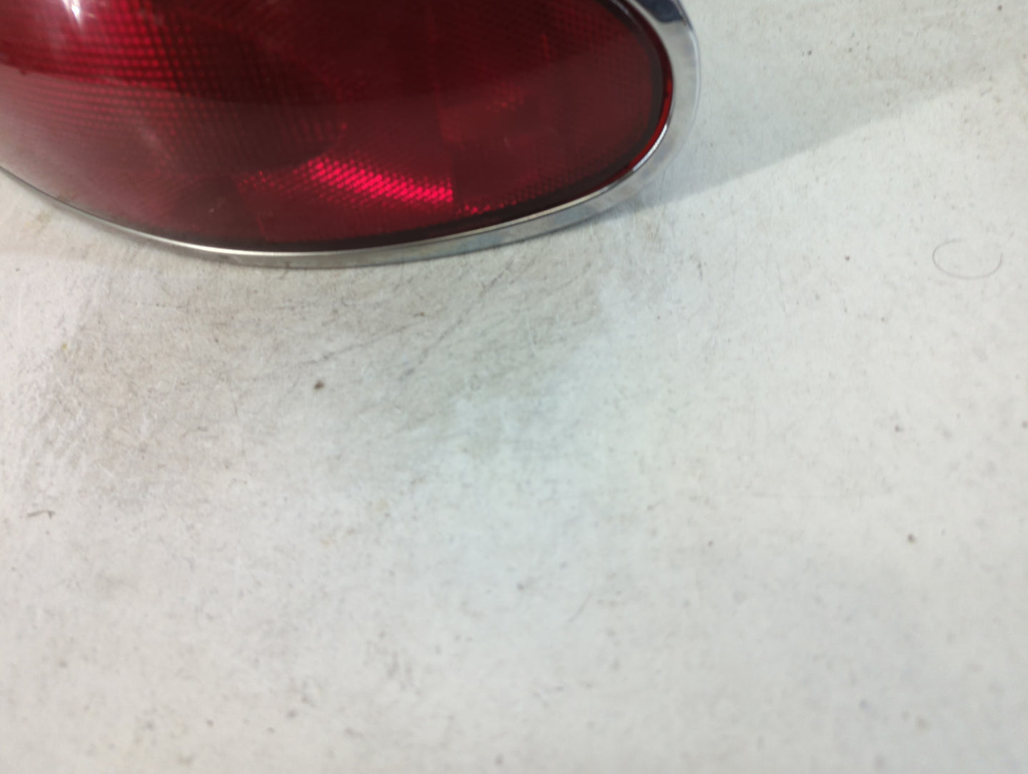 2001-2005 Buick Century Rear Center Lid Brake Light Tail Light P/N:16523314 A Fits Fits 2001 2002 2003 2004 2005 OEM Used Au