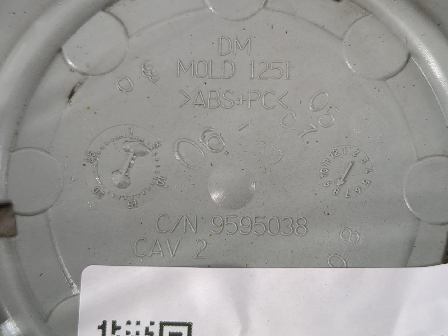 2005 Buick Lacrosse Center Cap Oem - Oemusedautoparts1.com