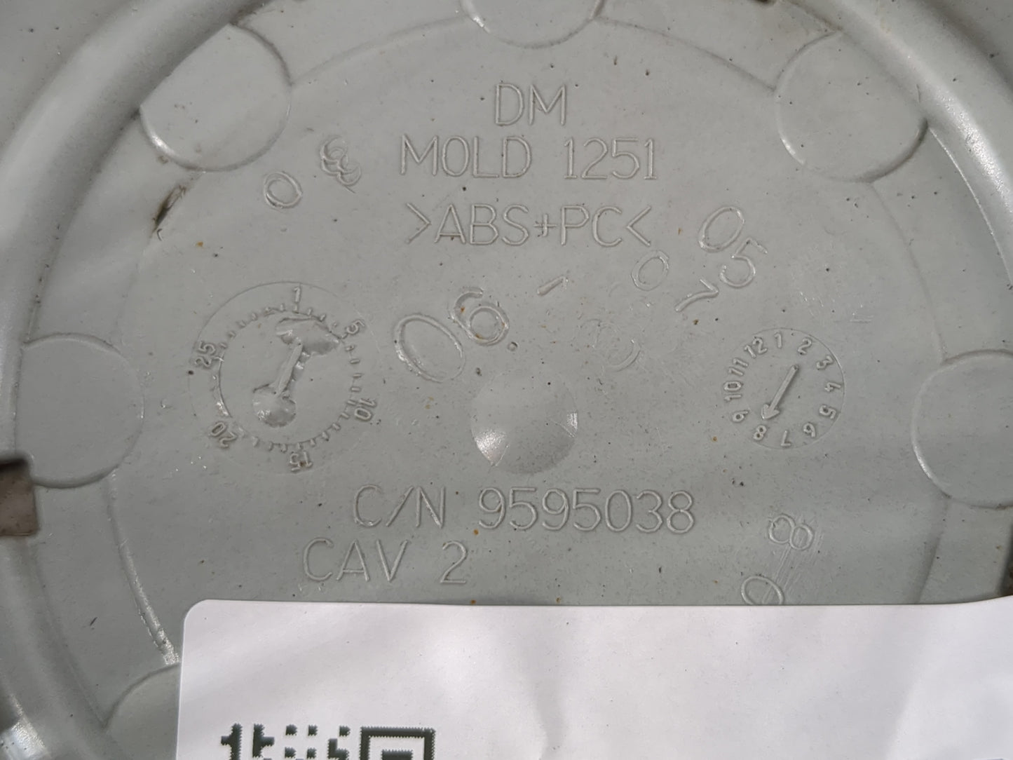 2005 Buick Lacrosse Center Cap Oem - Oemusedautoparts1.com