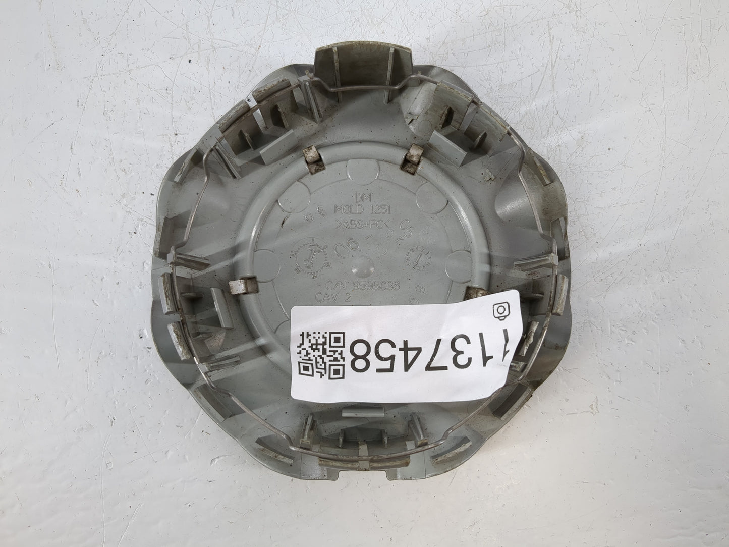 2005 Buick Lacrosse Center Cap Oem - Oemusedautoparts1.com