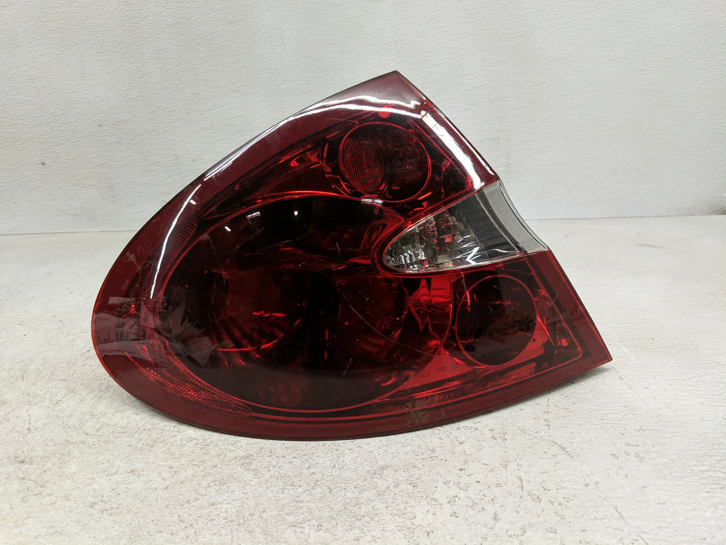 2005-2009 Buick Lacrosse Tail Light Assembly Driver Left OEM Fits Fits 2005 2006 2007 2008 2009 OEM Used Auto Parts - Oemuse