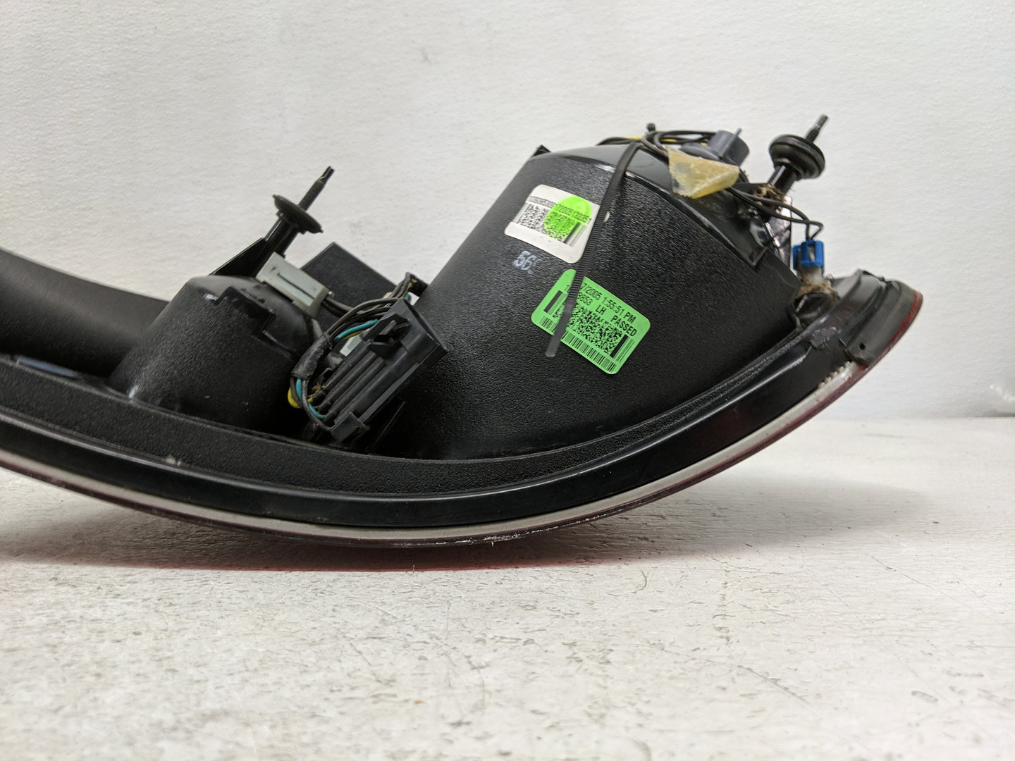 2005-2009 Buick Lacrosse Tail Light Assembly Driver Left OEM Fits Fits 2005 2006 2007 2008 2009 OEM Used Auto Parts - Oemuse