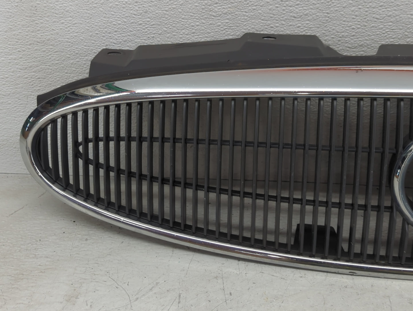 2005-2007 Buick Lacrosse Front Grille Bumper Not Included - Oemusedautoparts1.com