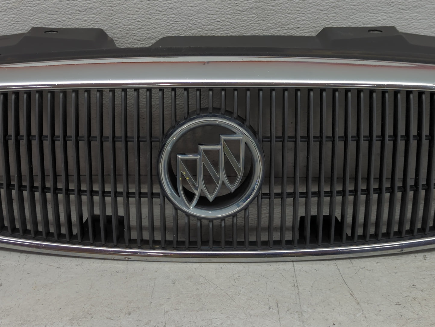 2005-2007 Buick Lacrosse Front Grille Bumper Not Included 1412724 - Oemusedautoparts1.com