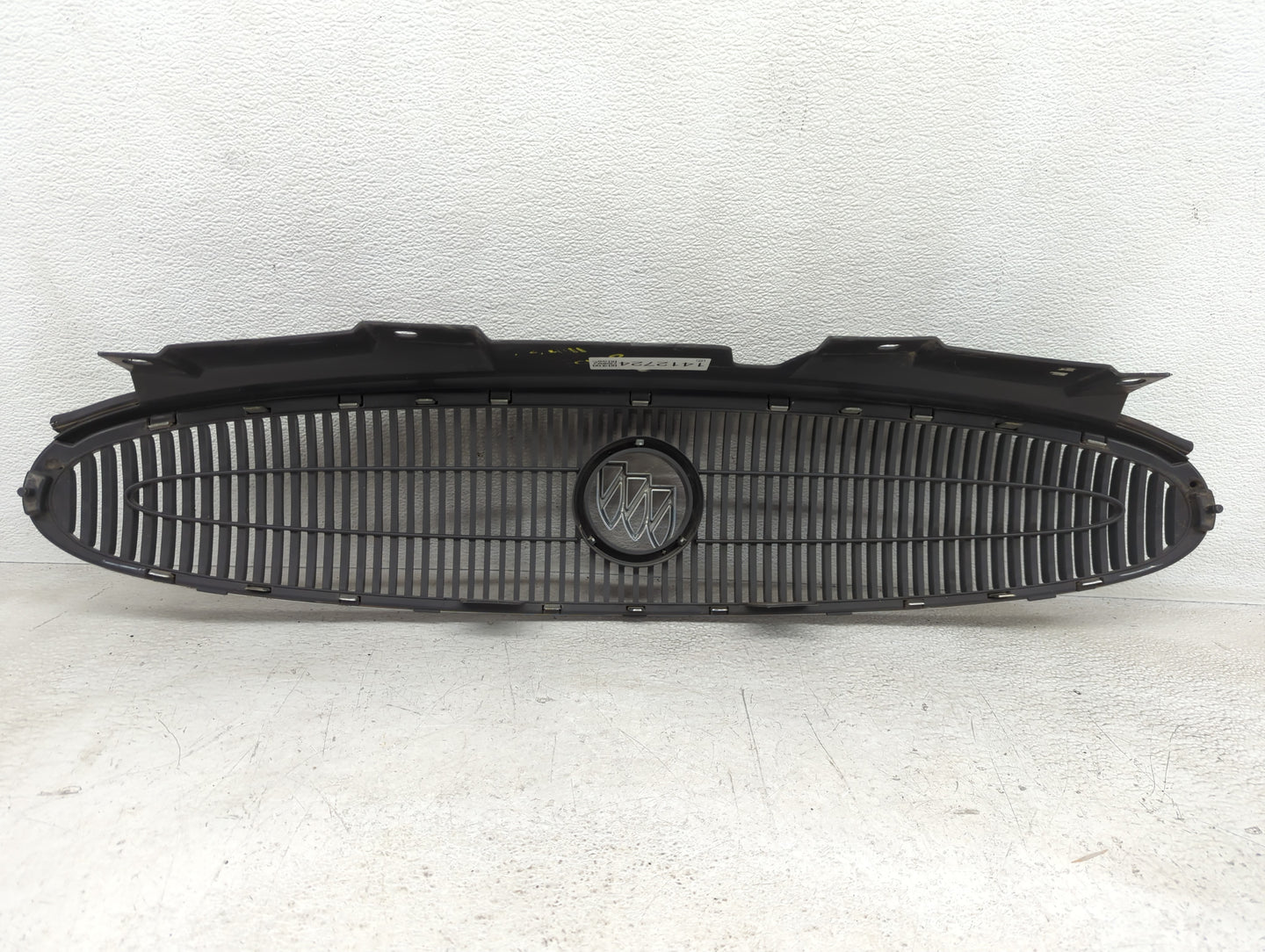 2005-2007 Buick Lacrosse Front Grille Bumper Not Included 1412724 - Oemusedautoparts1.com