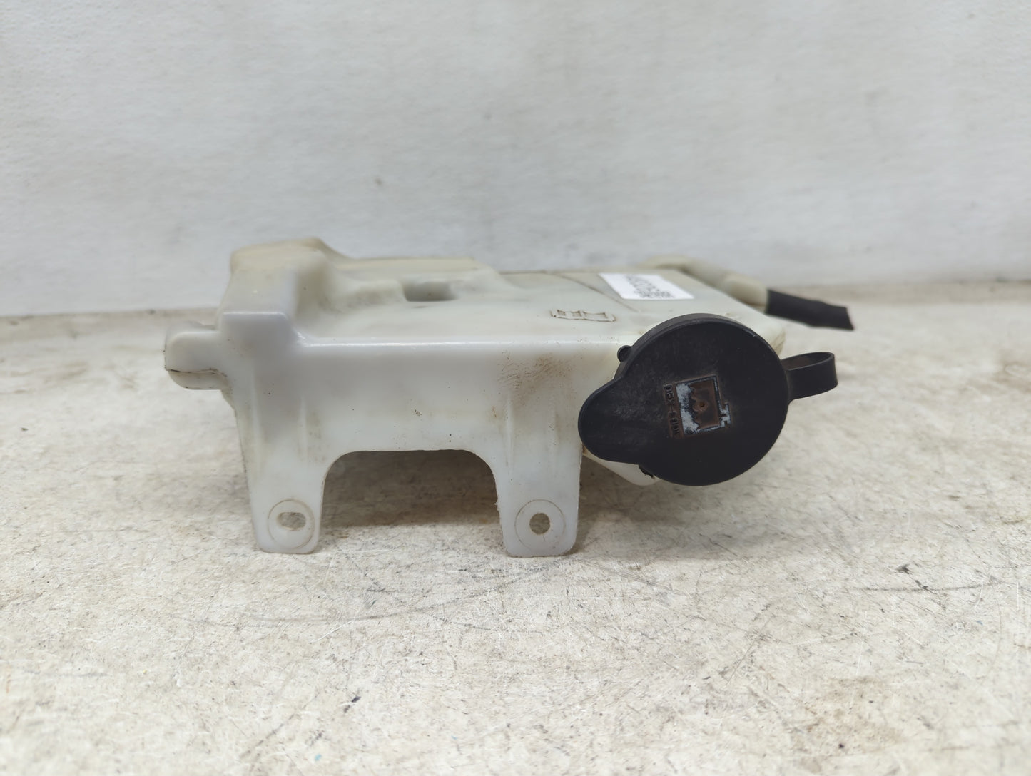 2005-2009 Buick Lacrosse Radiator Coolant Overflow Expansion Tank Bottle 1449326 - Oemusedautoparts1.com