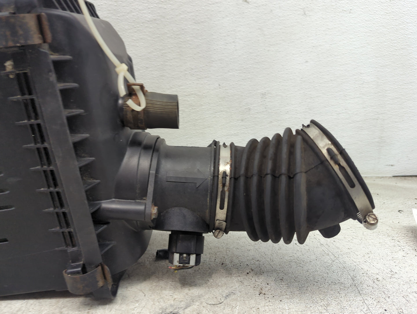 2005-2005 Buick Lacrosse Air Cleaner Intake-duct Hose Tube 1495417 - Oemusedautoparts1.com