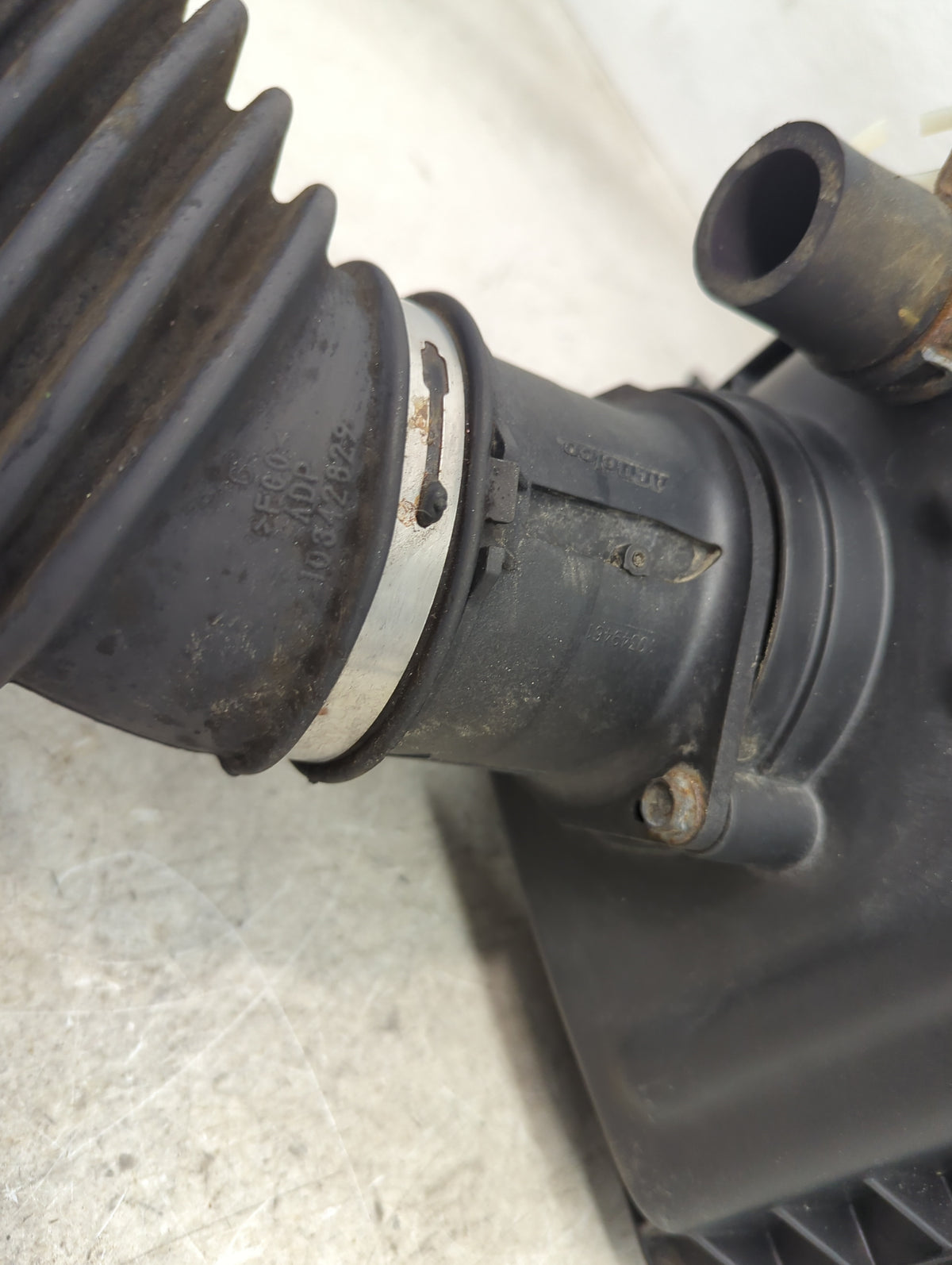 2005-2005 Buick Lacrosse Air Cleaner Intake-duct Hose Tube 1495417 - Oemusedautoparts1.com