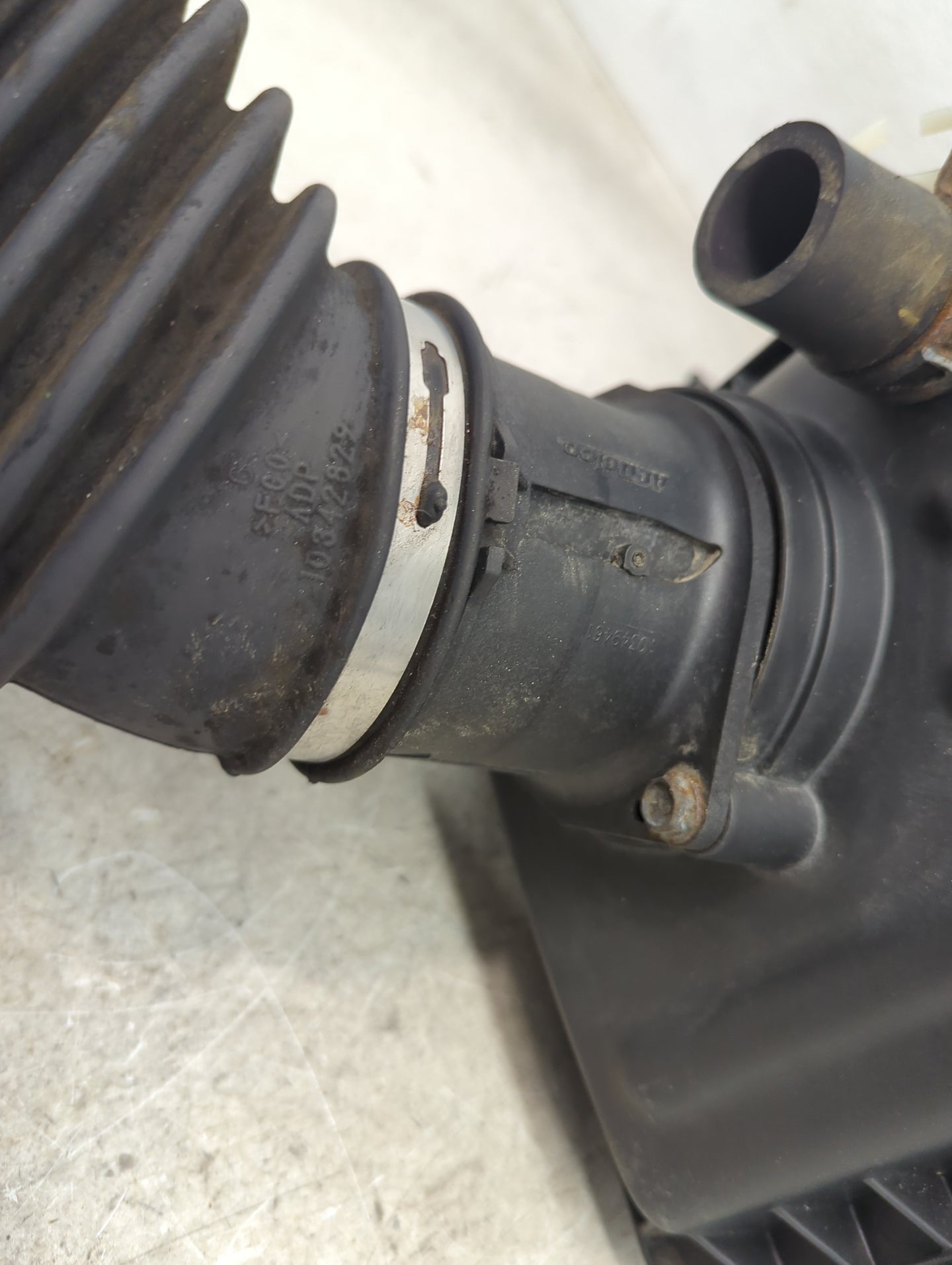 2005-2005 Buick Lacrosse Air Cleaner Intake-duct Hose Tube 1495417 - Oemusedautoparts1.com