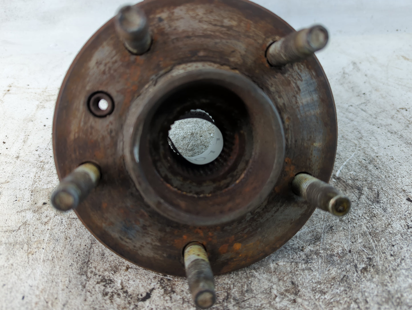 2005-2009 Buick Lacrosse Driver Front Wheel Hub Oem - Oemusedautoparts1.com