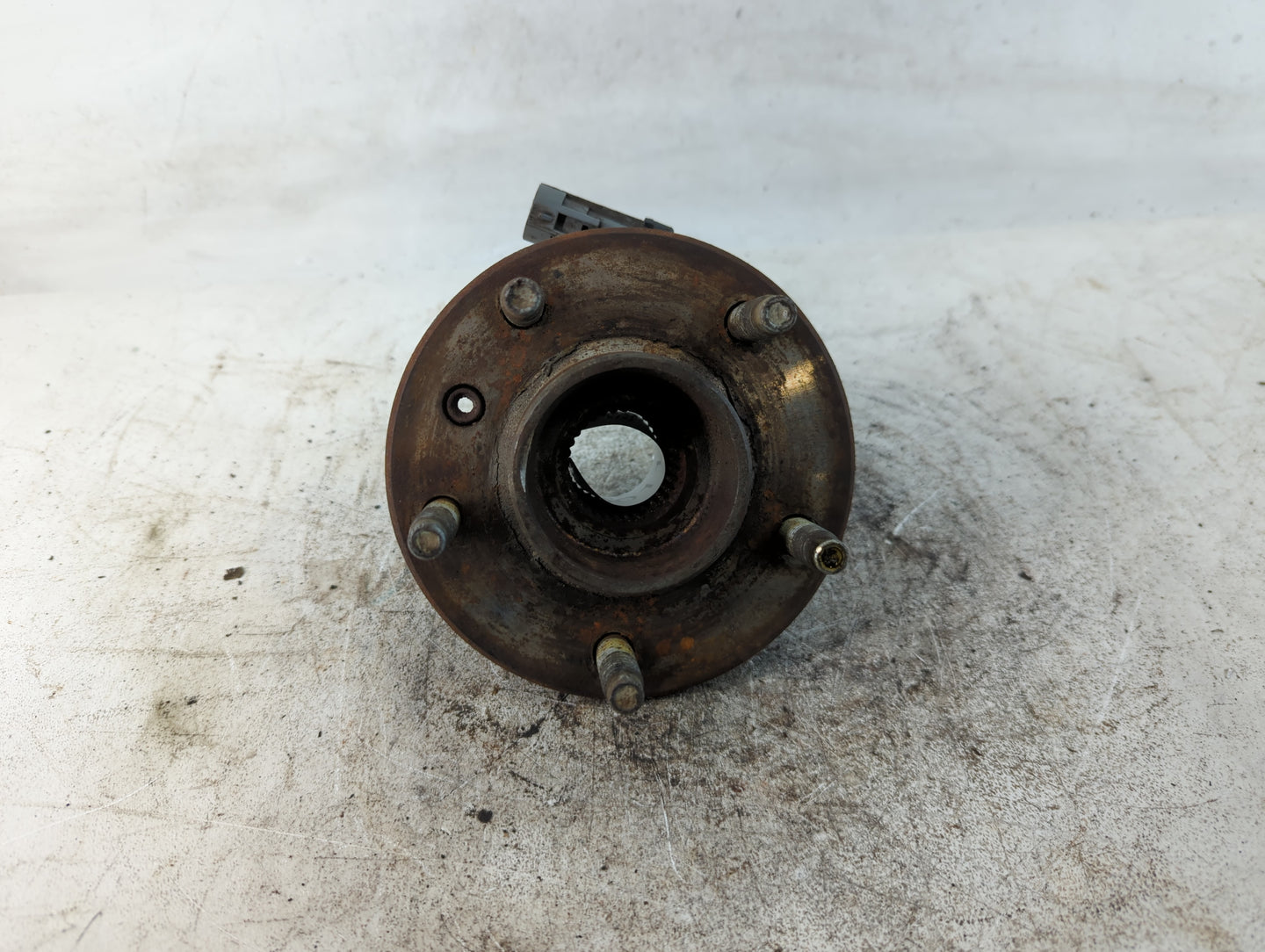 2005-2009 Buick Lacrosse Driver Front Wheel Hub Oem - Oemusedautoparts1.com