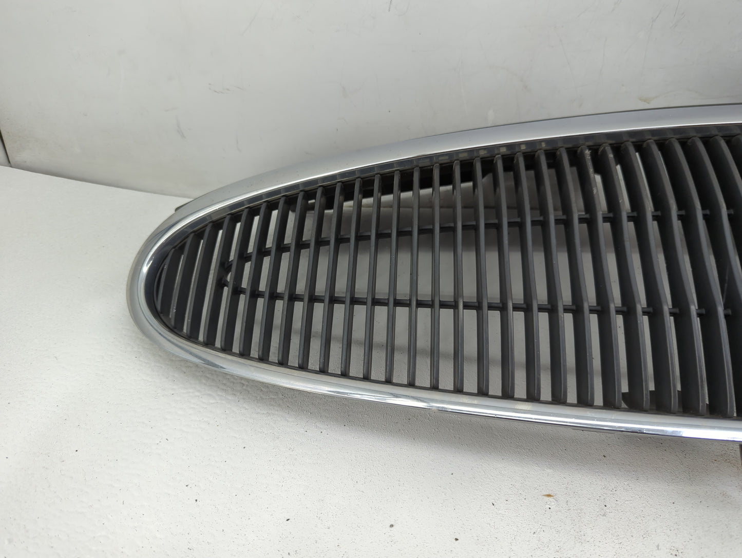2005-2007 Buick Lacrosse Front Bumper Grille - Oemusedautoparts1.com