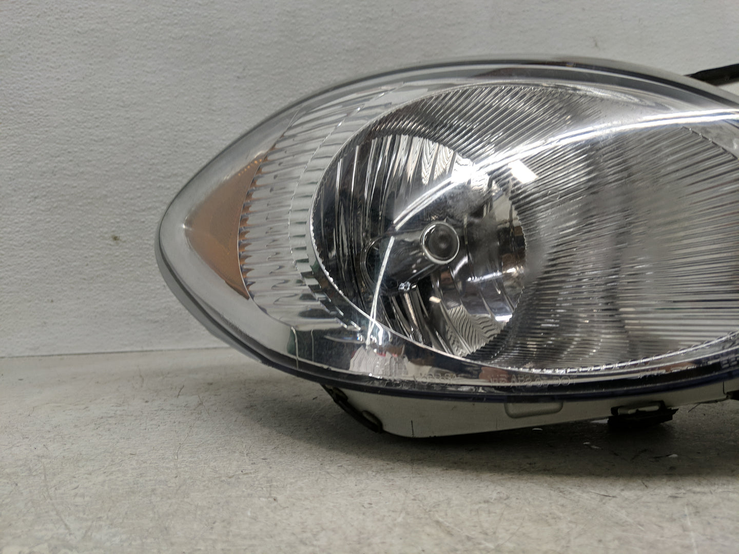 2005-2007 Buick Lacrosse Passenger Right Oem Head Light Headlight Lamp - Oemusedautoparts1.com