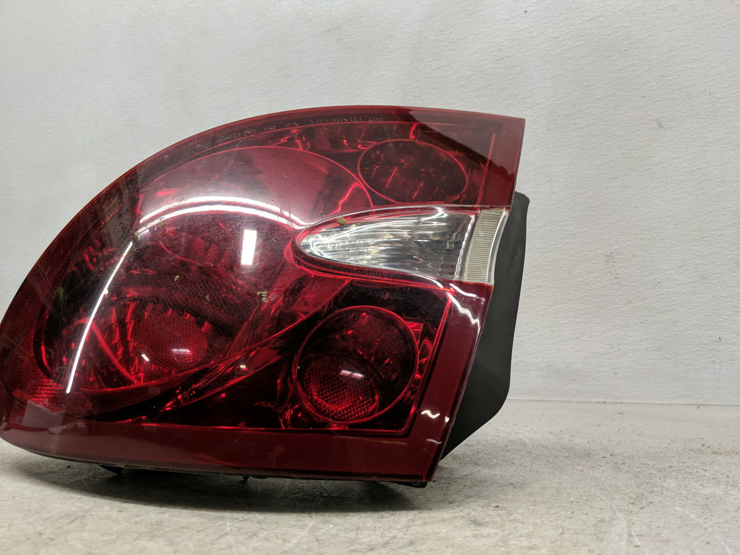 2005-2009 Buick Lacrosse Tail Light Assembly Passenger Right OEM Fits Fits 2005 2006 2007 2008 2009 OEM Used Auto Parts - Oe