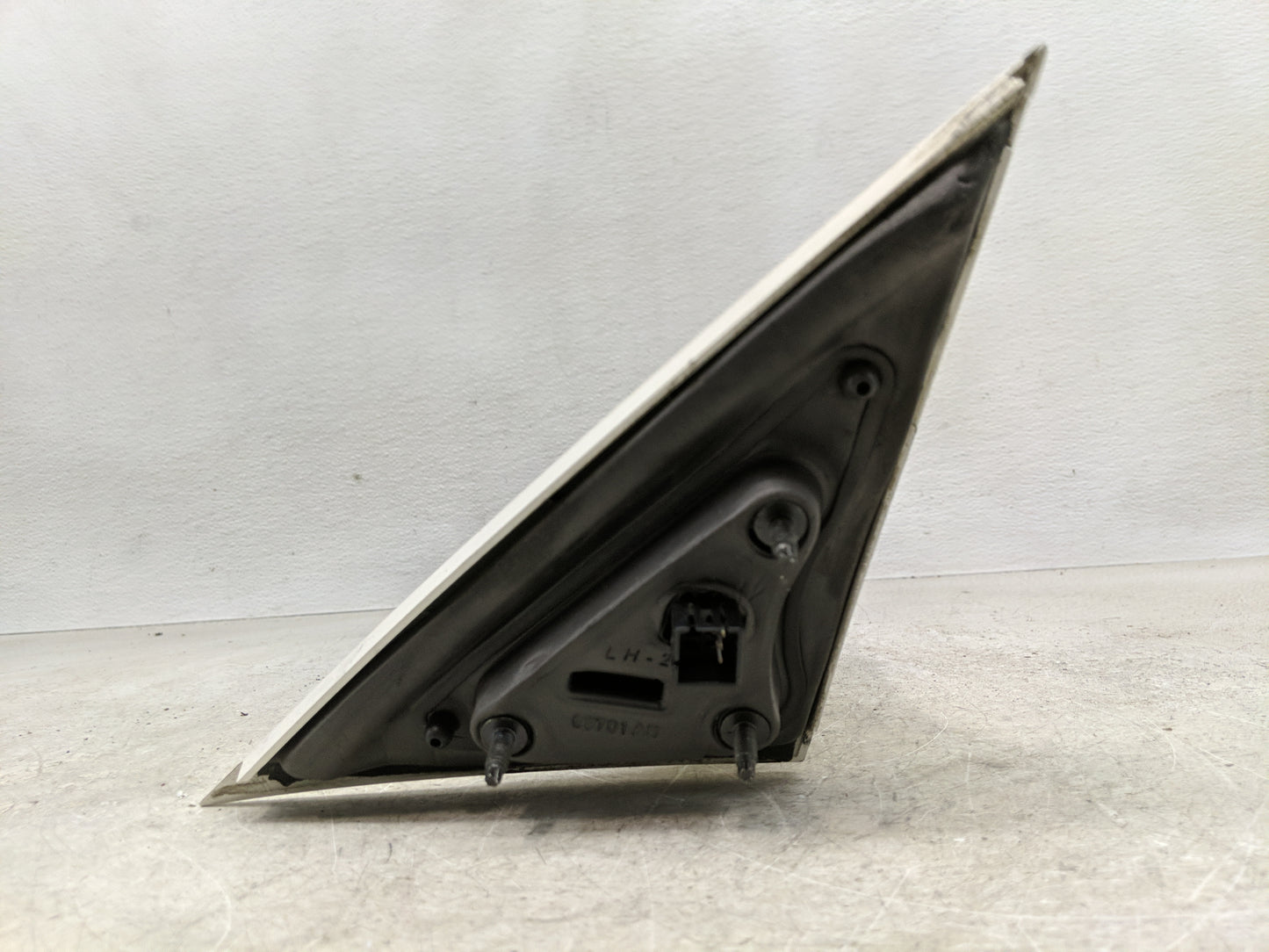 2005-2008 Buick Lacrosse Driver Side View Mirror - Left Door Mirror OEM Used - Oemusedautoparts1.com