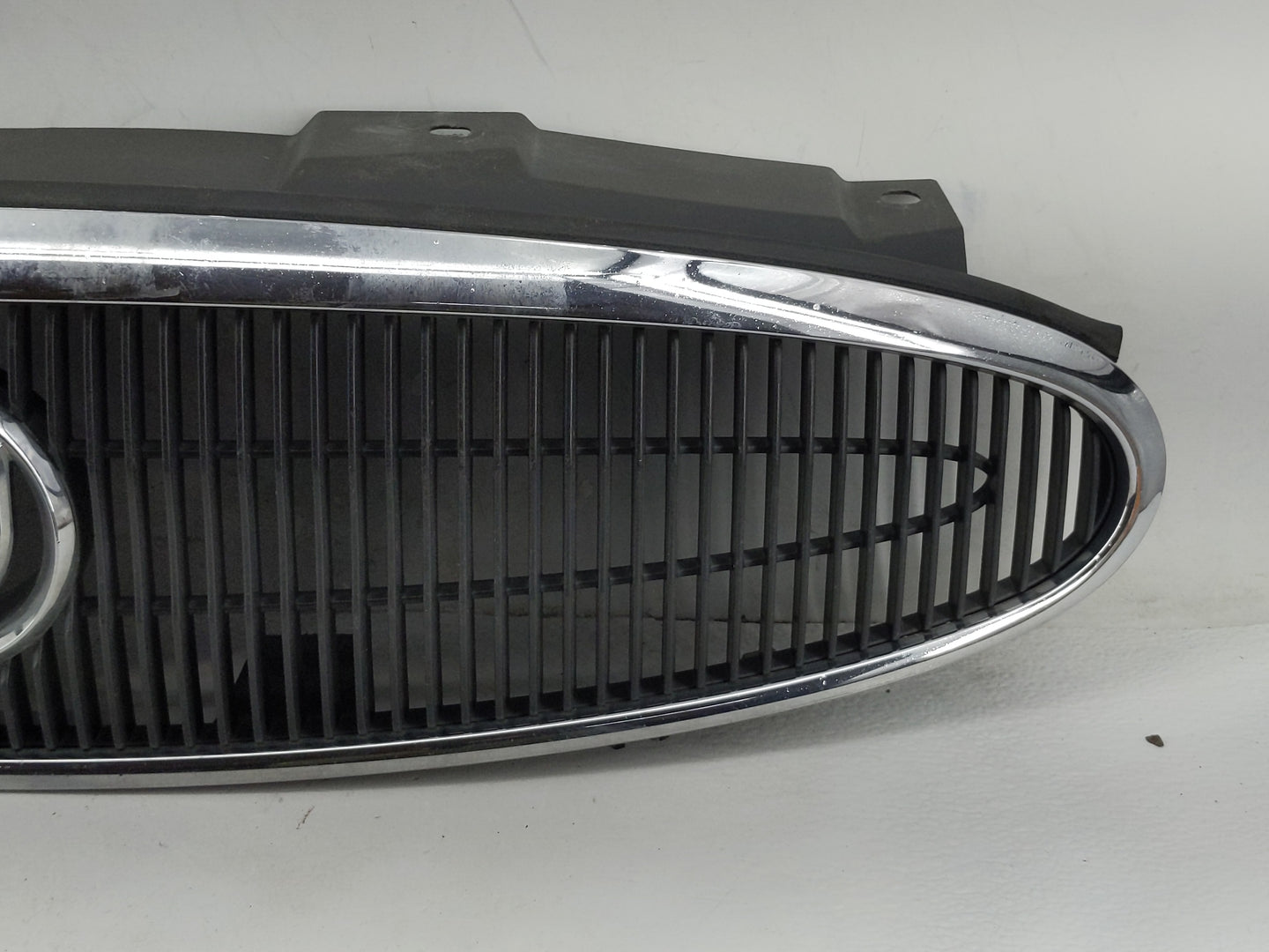 2005-2007 Buick Lacrosse Front Grille Bumper Not Included - Oemusedautoparts1.com