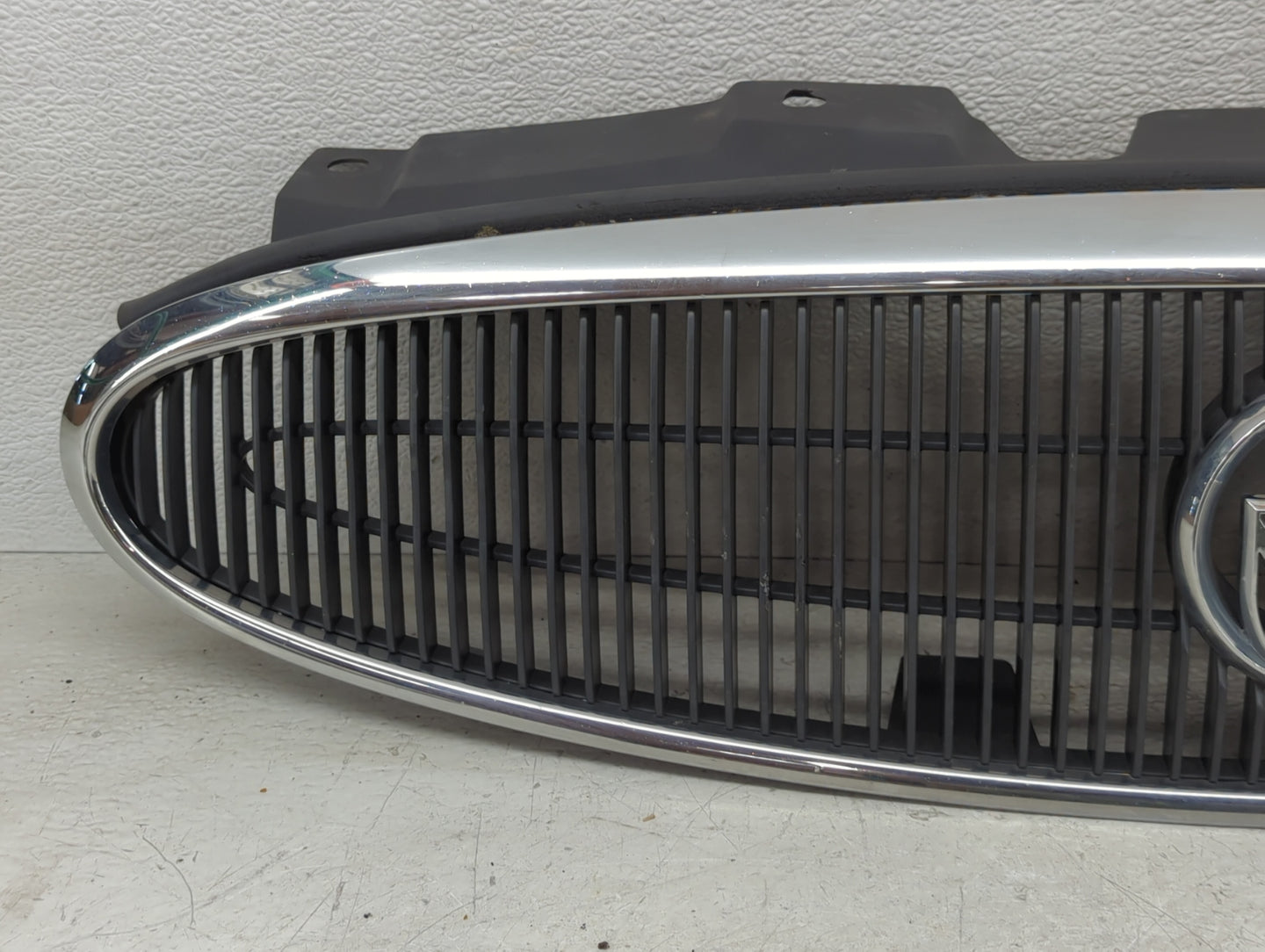 2005-2007 Buick Lacrosse Front Grille Bumper Not Included - Oemusedautoparts1.com