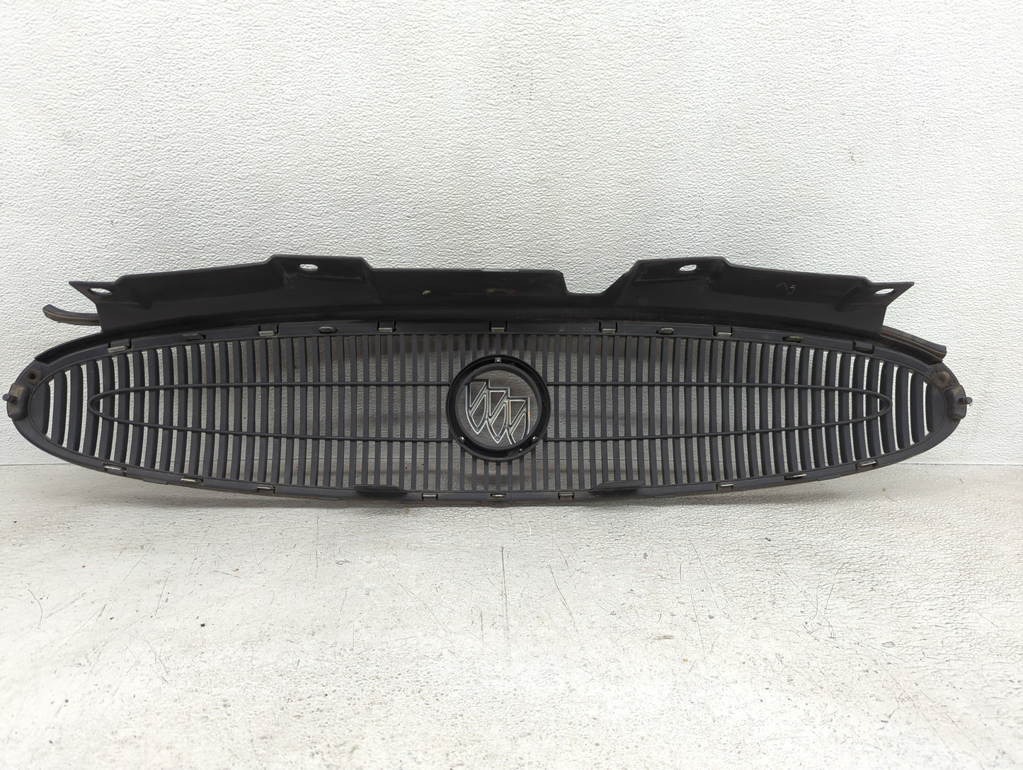 2005-2007 Buick Lacrosse Front Grille Bumper Not Included - Oemusedautoparts1.com