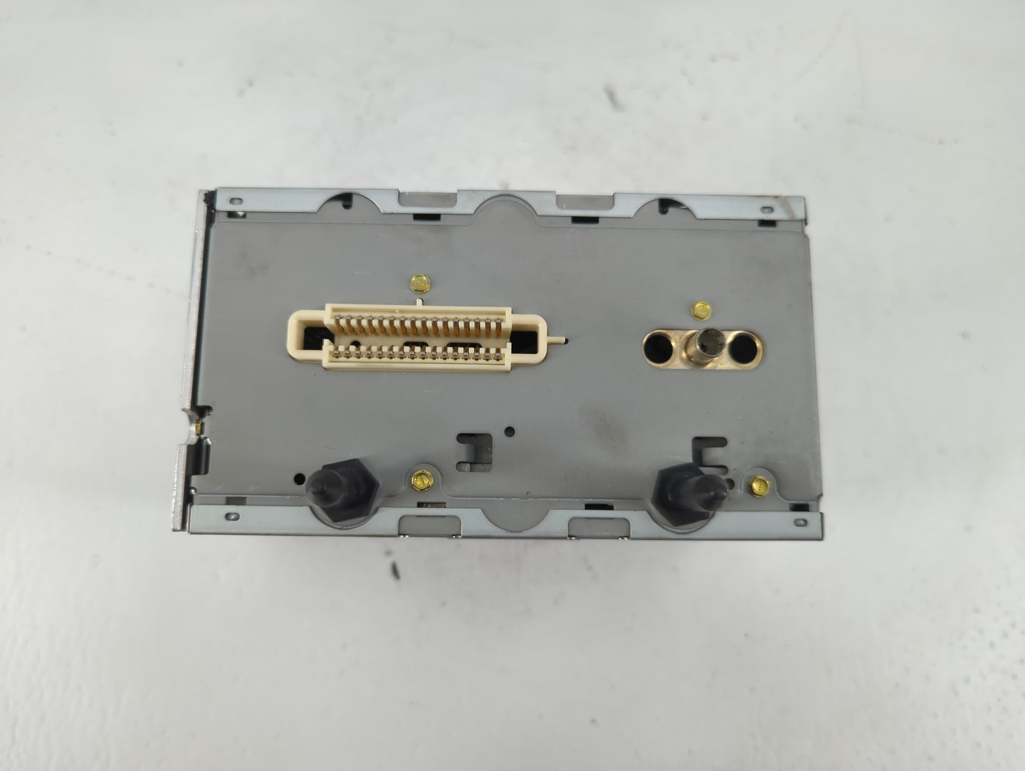 2003-2005 Buick Lesabre Radio AM FM Cd Player Receiver Replacement P/N:10375847 Fits Fits 2003 2004 2005 OEM Used Auto Parts