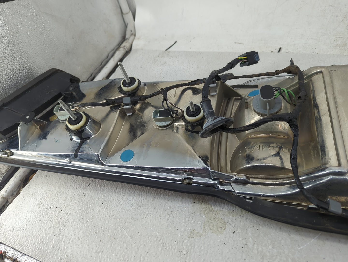 2000-2005 Buick Lesabre Passenger Right Side Deck Lid Mounted Tail Light - Oemusedautoparts1.com