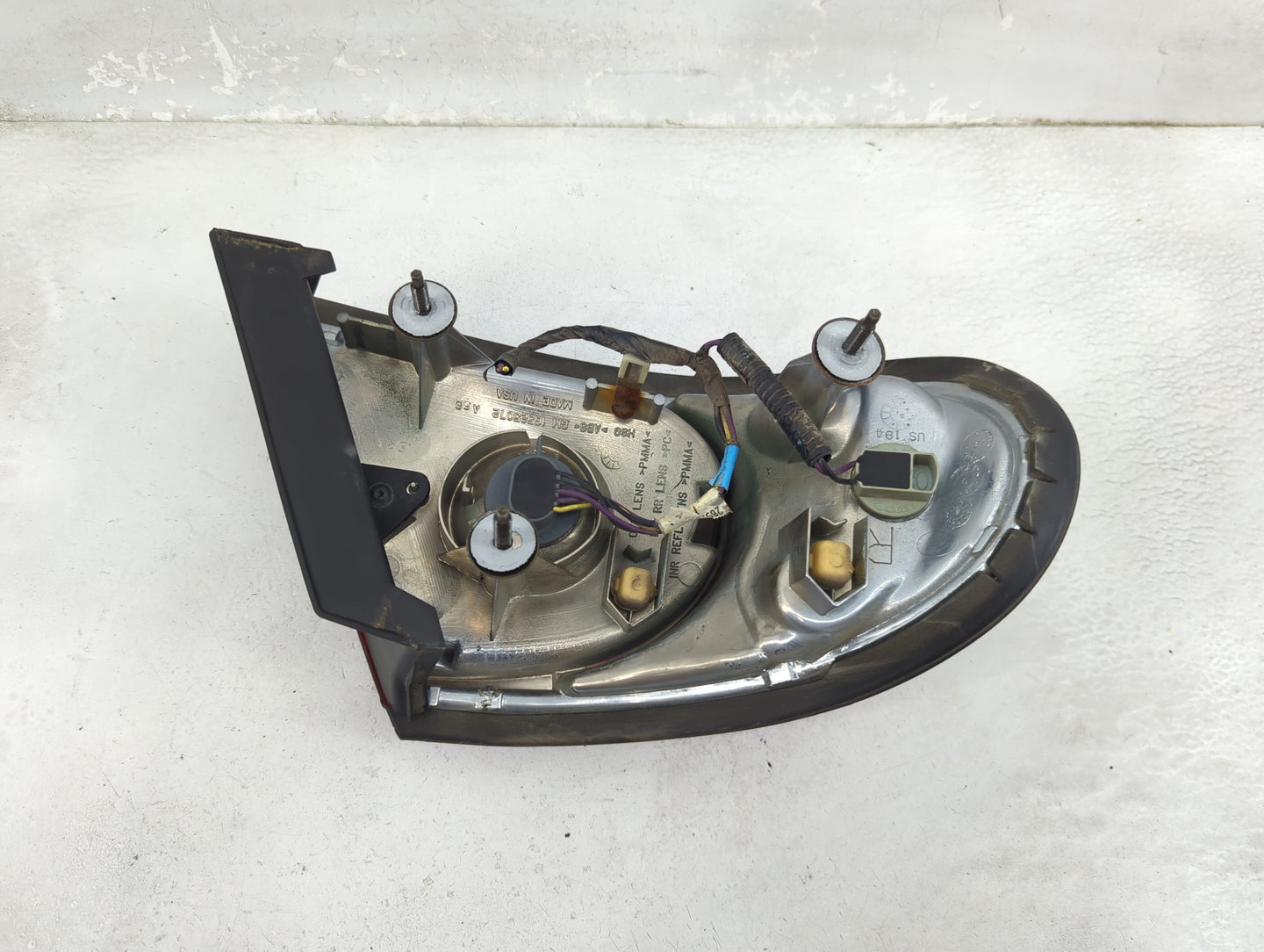 2001-2005 Buick Lesabre Tail Light Assembly Passenger Right OEM Fits Fits 2001 2002 2003 2004 2005 OEM Used Auto Parts - Oem