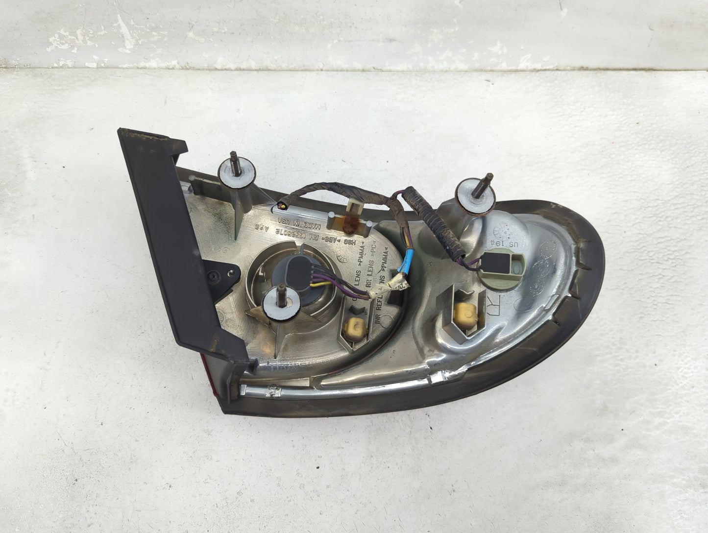 2001-2005 Buick Lesabre Tail Light Assembly Passenger Right OEM Fits Fits 2001 2002 2003 2004 2005 OEM Used Auto Parts - Oem