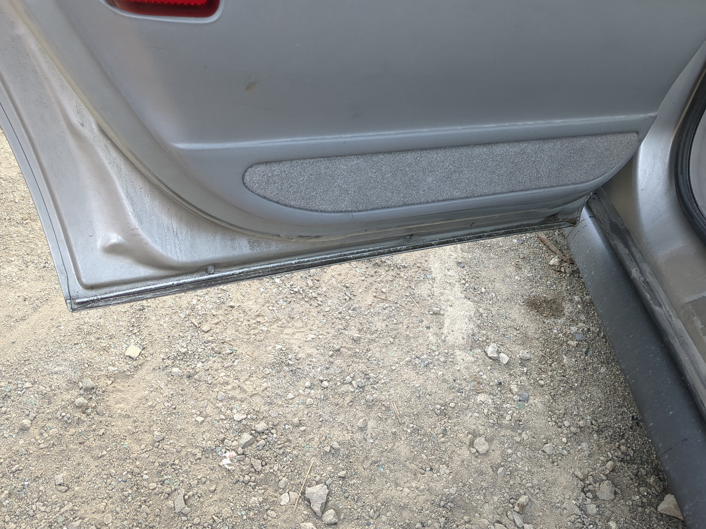 2000-2005 Buick Lesabre Driver Rear Door Oem 1218163 - Oemusedautoparts1.com