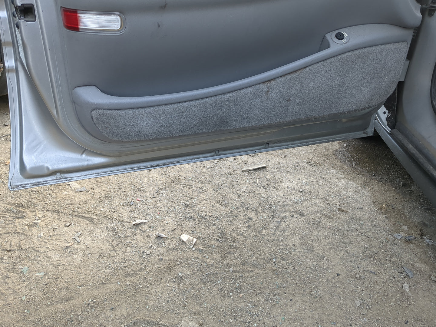 2000-2005 Buick Lesabre Driver Front Door Oem - Oemusedautoparts1.com