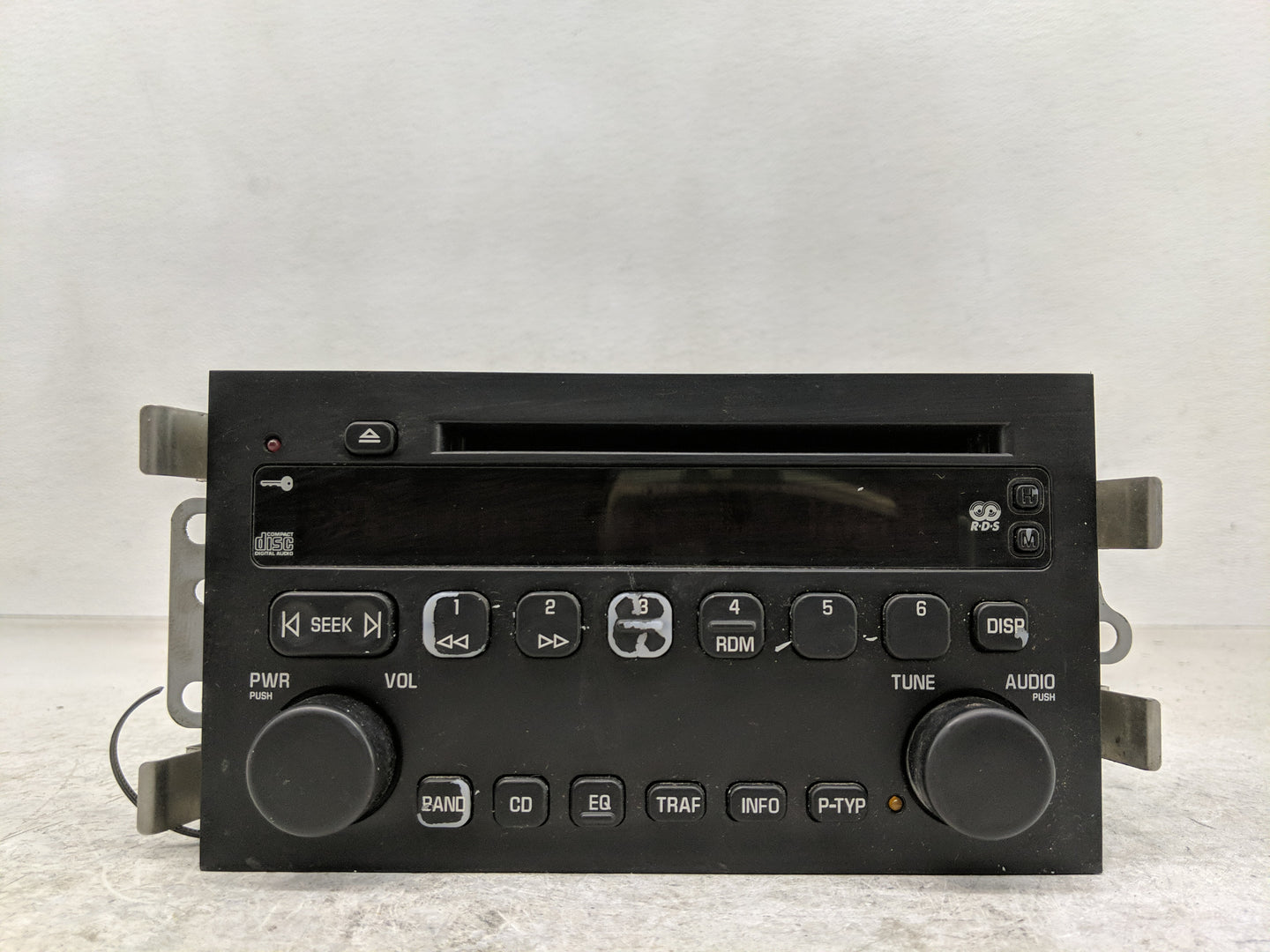 2003-2005 Buick Lesabre Radio AM FM Cd Player Receiver Replacement P/N:10375848 Fits Fits 2003 2004 2005 OEM Used Auto Parts