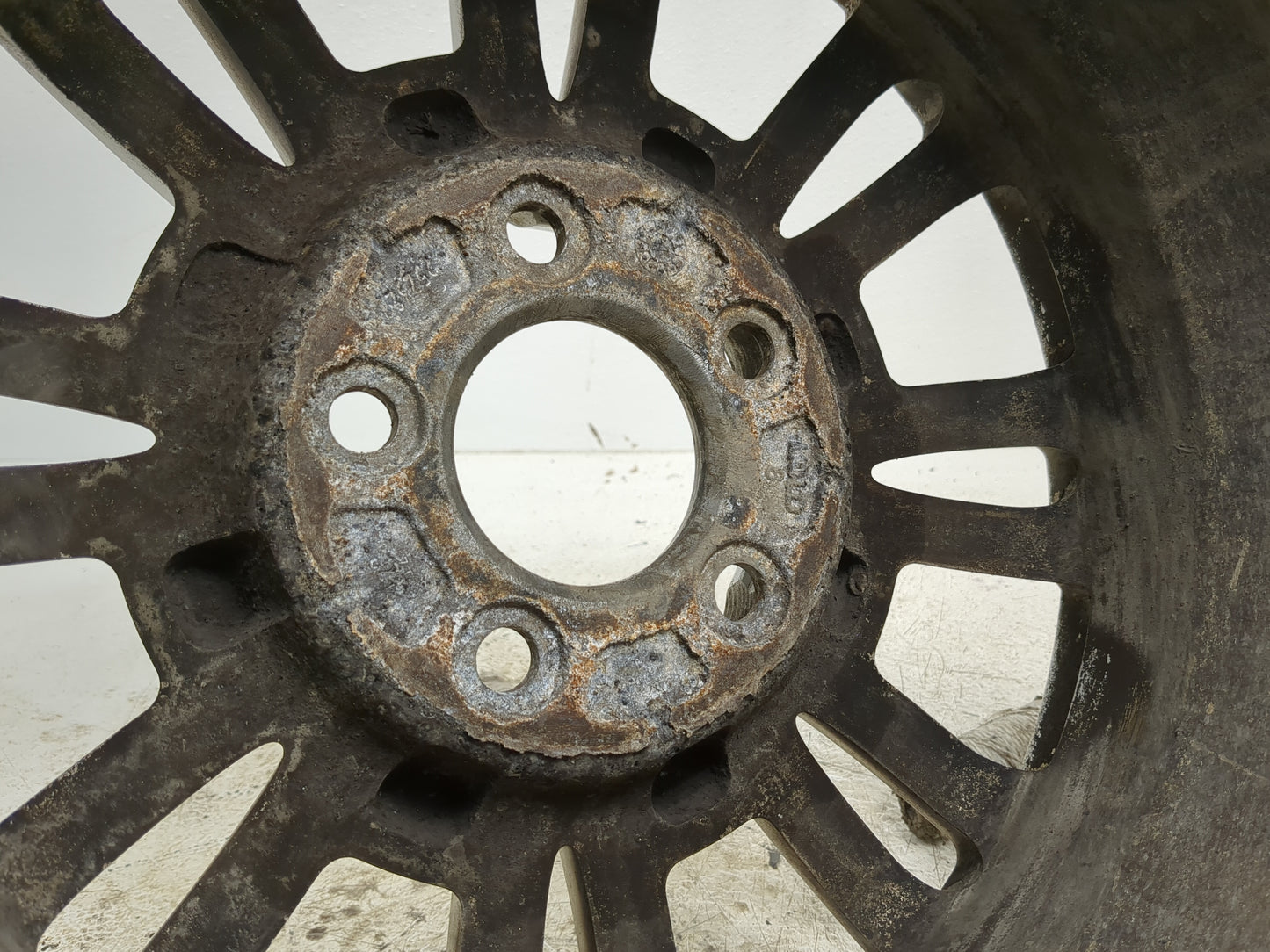 2002-2005 Buick Lesabre Oem Wheel Rim 1385253 - Oemusedautoparts1.com