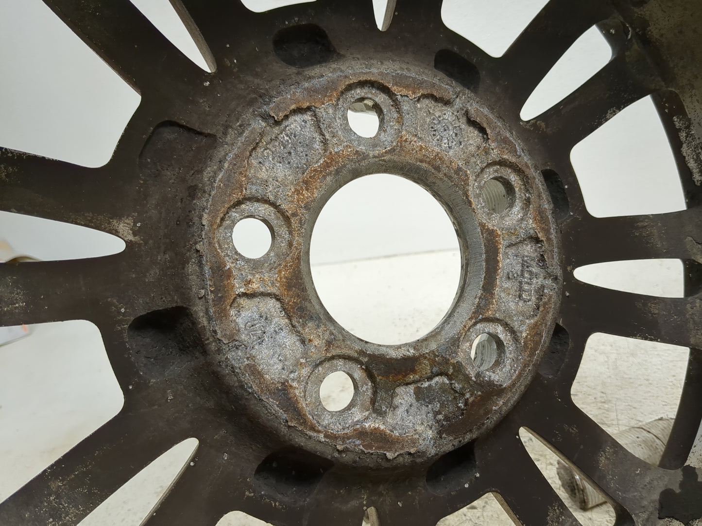 2002-2005 Buick Lesabre Oem Wheel Rim 1385256 - Oemusedautoparts1.com