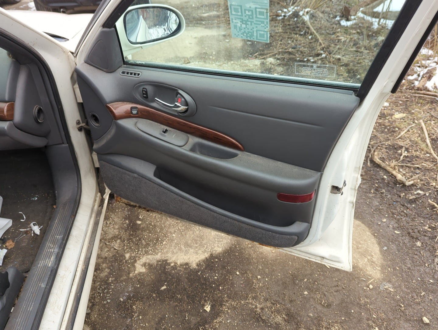 2005 Buick Lesabre Front Right Passenger Interior Door Panel Trim 1389300 - Oemusedautoparts1.com