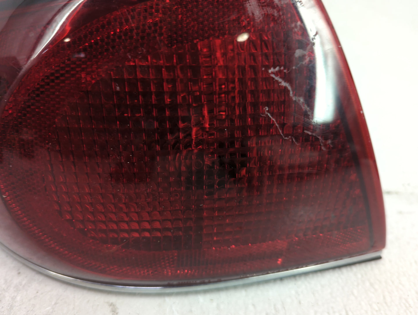 2001-2005 Buick Lesabre Tail Light Assembly Passenger Right OEM P/N:16525071 Fits Fits 2001 2002 2003 2004 2005 OEM Used Aut