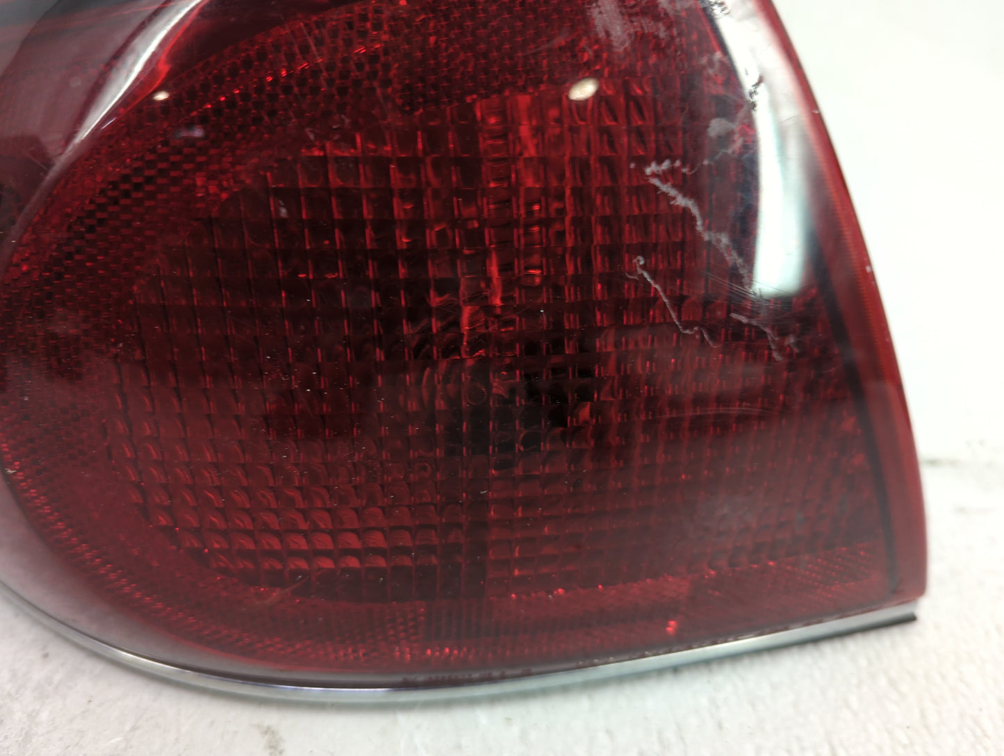 2001-2005 Buick Lesabre Tail Light Assembly Passenger Right OEM P/N:16525071 Fits Fits 2001 2002 2003 2004 2005 OEM Used Aut