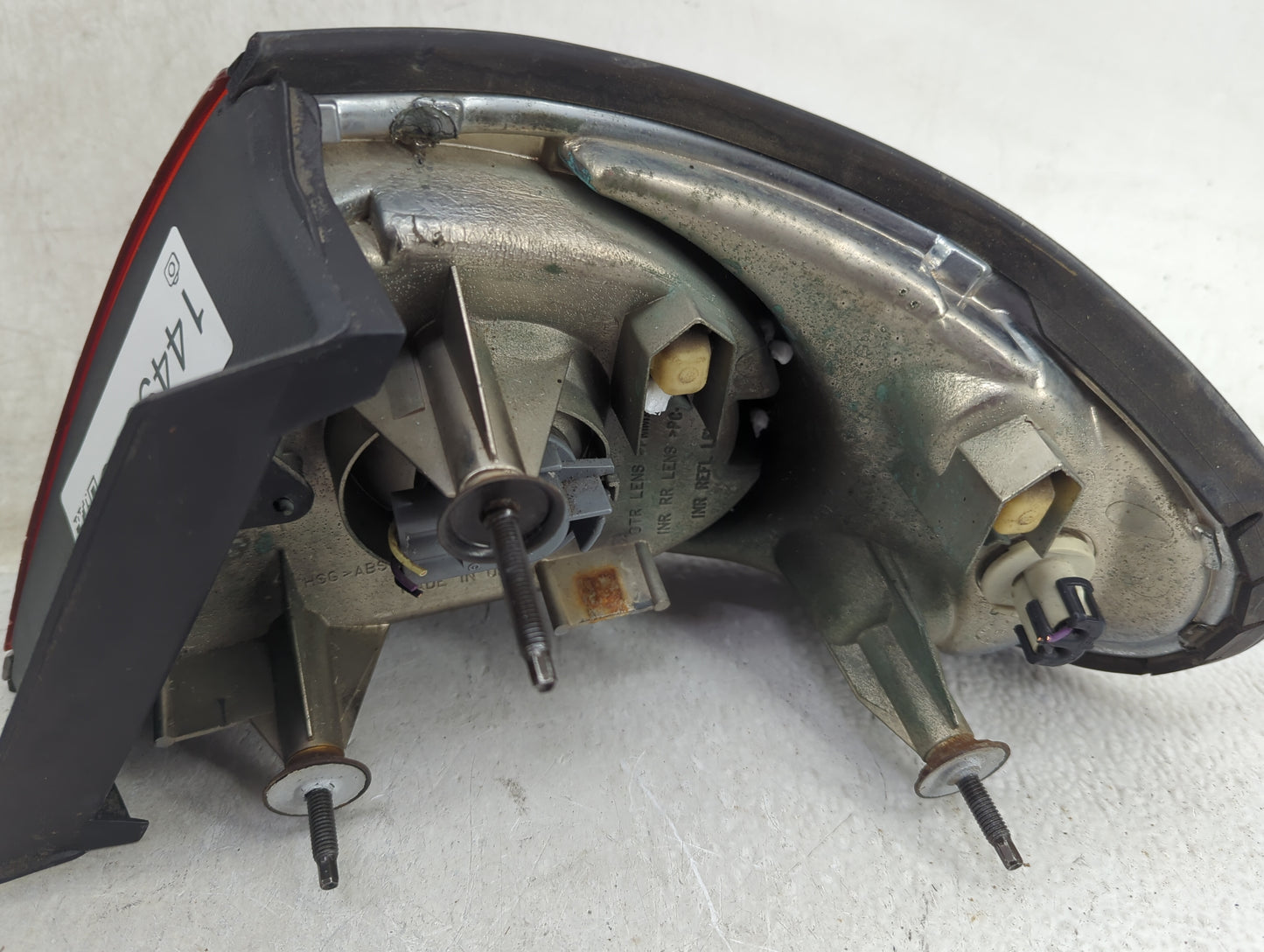 2001-2005 Buick Lesabre Tail Light Assembly Passenger Right OEM P/N:16525071 Fits Fits 2001 2002 2003 2004 2005 OEM Used Aut