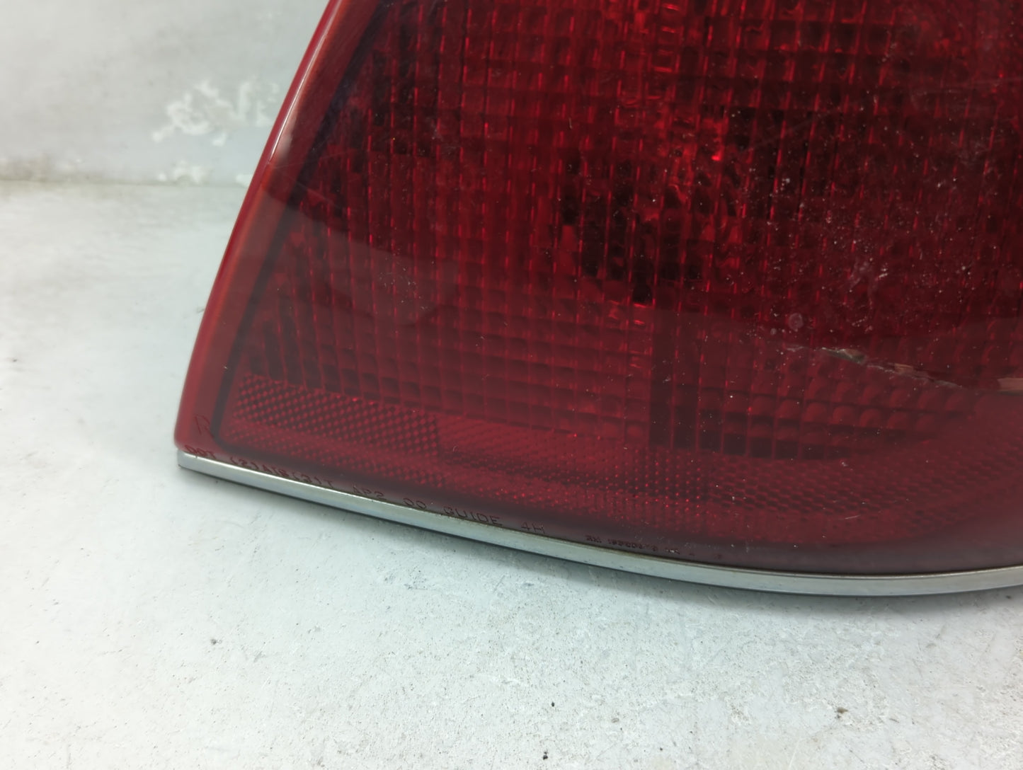 2001-2005 Buick Lesabre Tail Light Assembly Passenger Right OEM P/N:16525072 Fits Fits 2001 2002 2003 2004 2005 OEM Used Aut