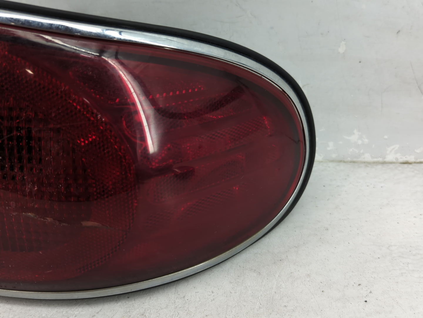 2001-2005 Buick Lesabre Tail Light Assembly Passenger Right OEM P/N:16525072 Fits Fits 2001 2002 2003 2004 2005 OEM Used Aut