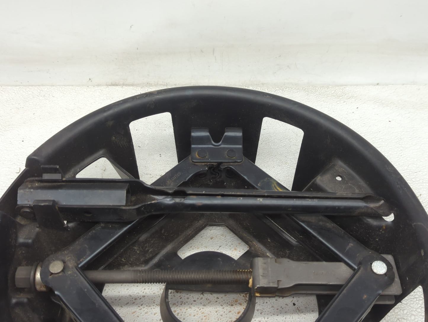 2005 Buick Lesabre Spare Scissor Car Jack Black - Oemusedautoparts1.com