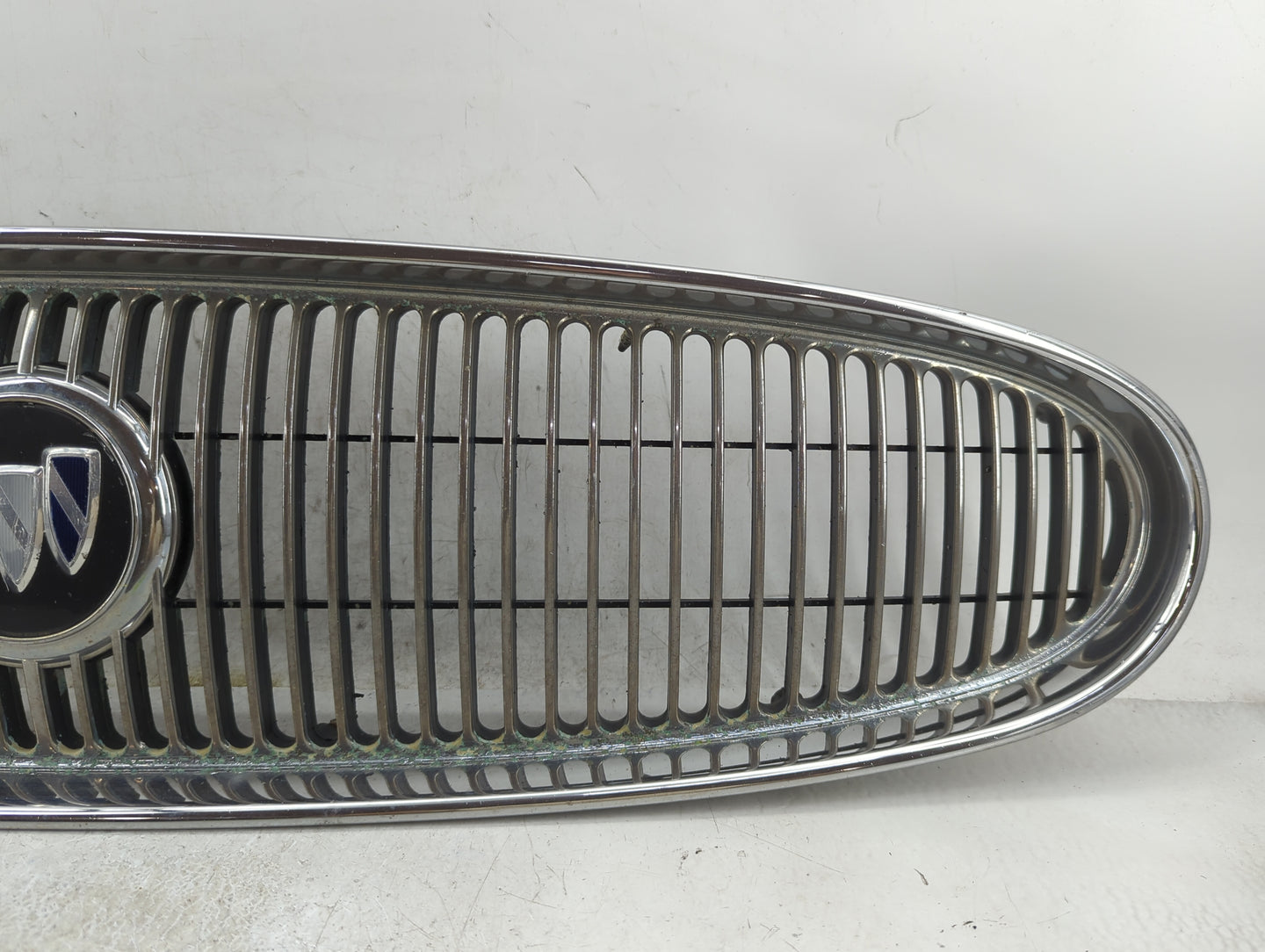 2000-2005 Buick Lesabre Front Grille Bumper Not Included - Oemusedautoparts1.com