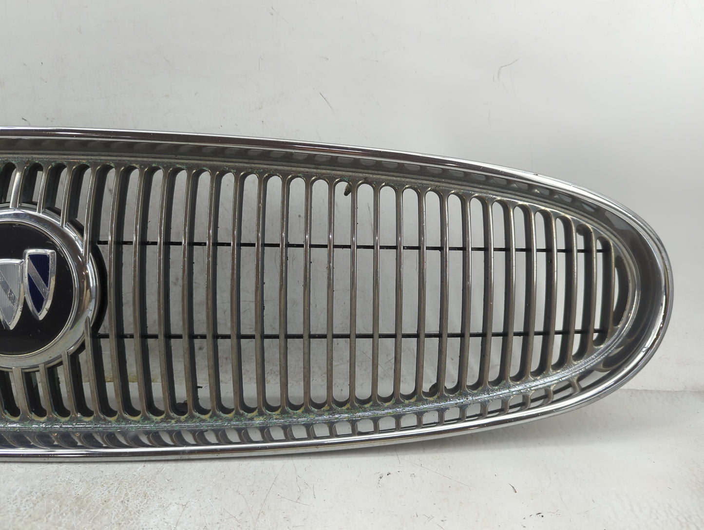 2000-2005 Buick Lesabre Front Grille Bumper Not Included - Oemusedautoparts1.com