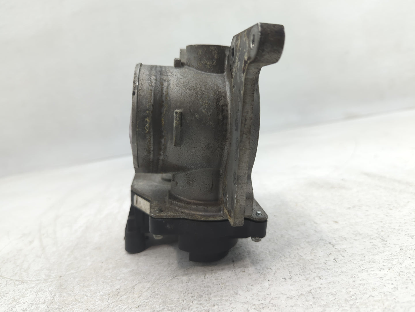 2005 Buick Lucerne Throttle Body P/N:253243 Fits OEM Used Auto Parts - Oemusedautoparts1.com