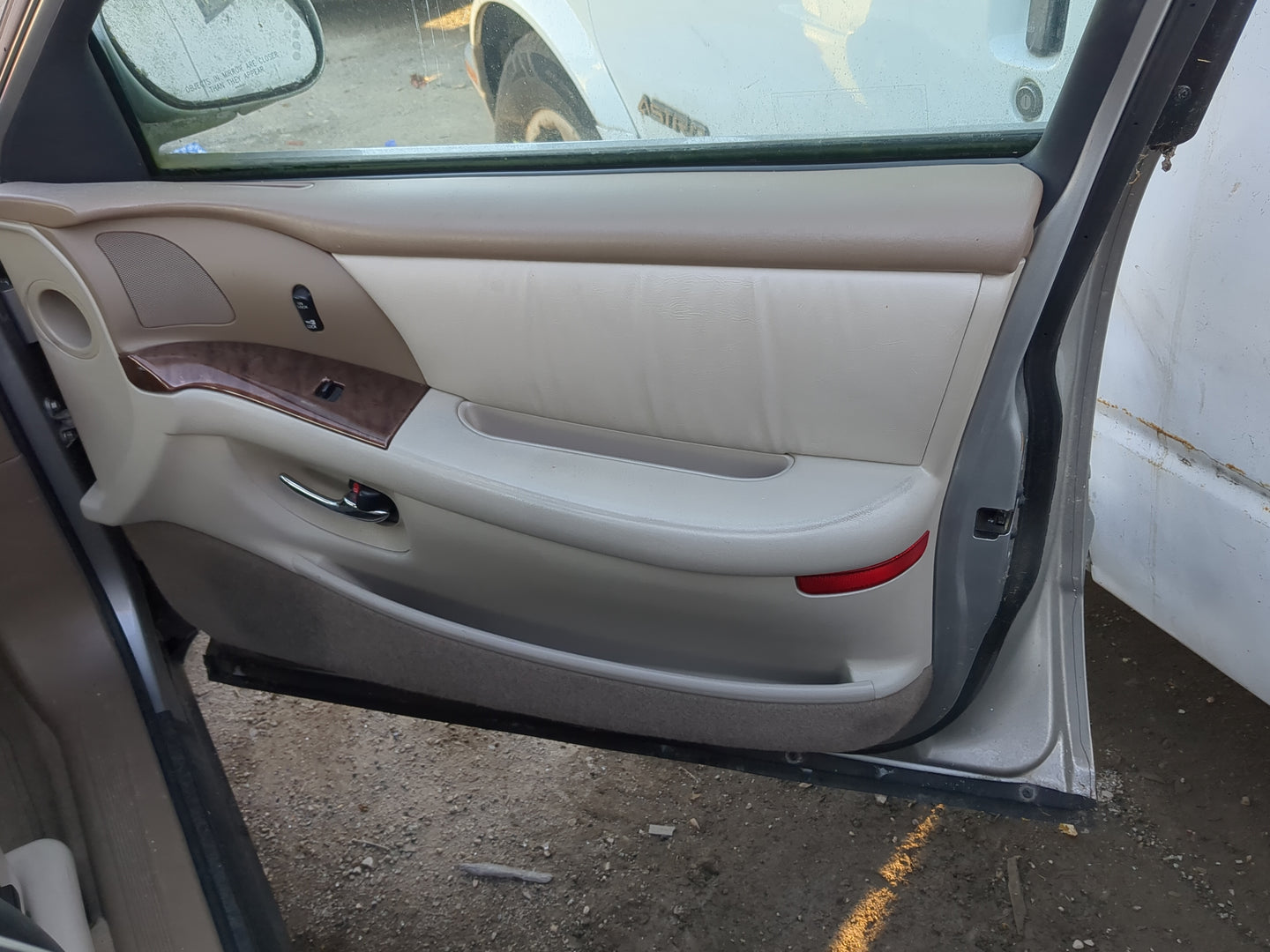 2005 Buick Park Avenue Front Right Passenger Interior Door Panel Trim 1240473 - Oemusedautoparts1.com