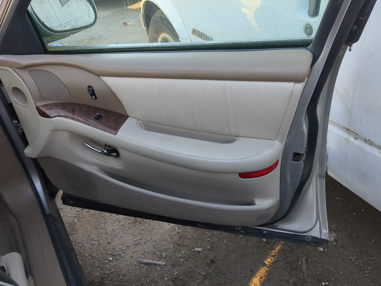 2005 Buick Park Avenue Front Right Passenger Interior Door Panel Trim 1240473 - Oemusedautoparts1.com