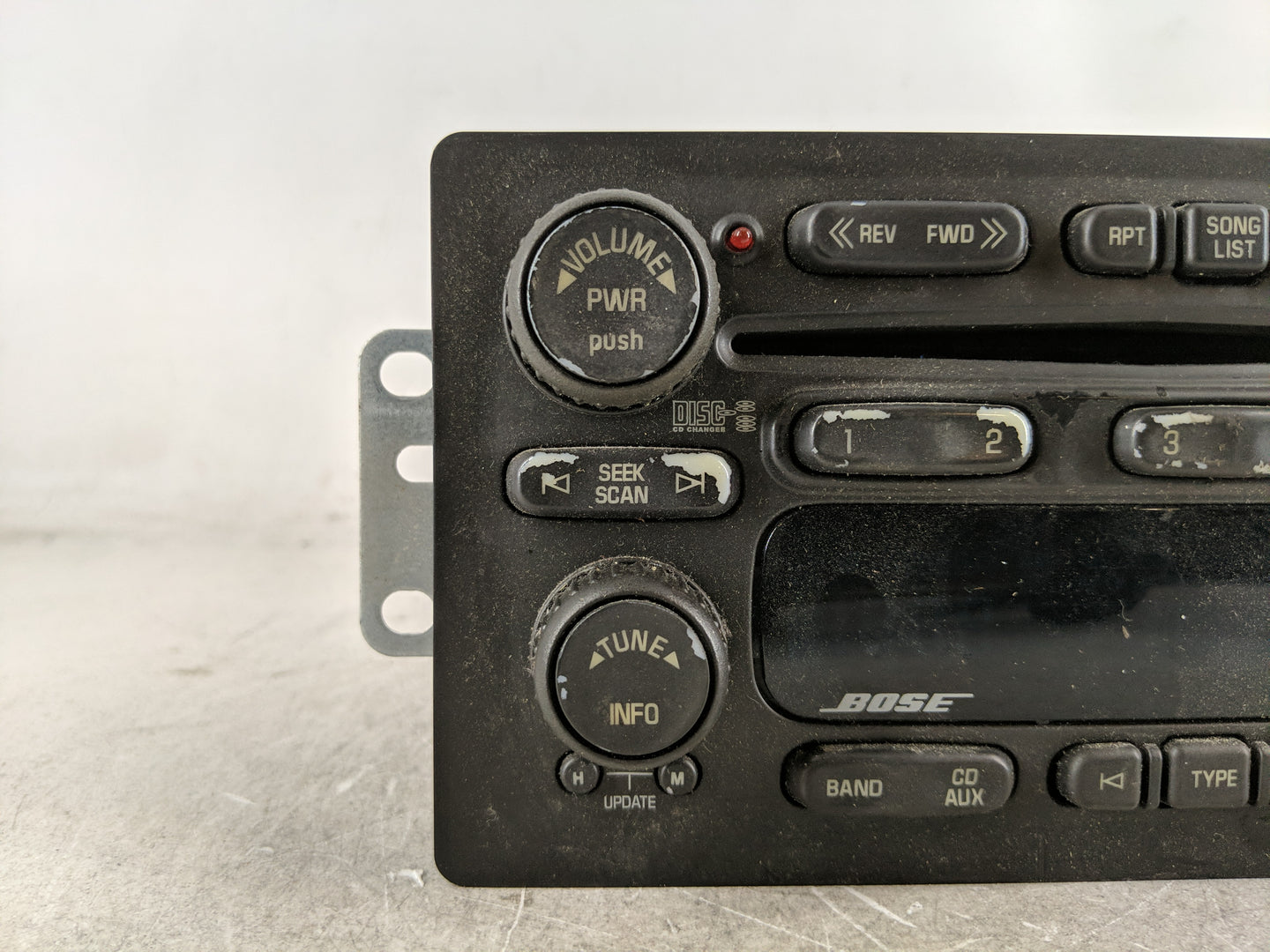 2005-2006 Buick Rainier Radio AM FM Cd Player Receiver Replacement P/N:10359565 Fits Fits 2005 2006 2007 OEM Used Auto Parts