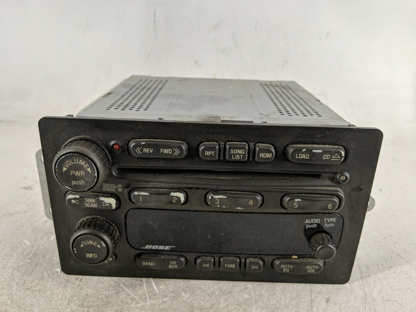 2005-2006 Buick Rainier Radio AM FM Cd Player Receiver Replacement P/N:10359565 Fits Fits 2005 2006 2007 OEM Used Auto Parts