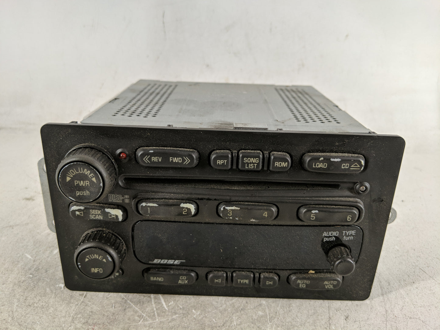 2005-2006 Buick Rainier Radio AM FM Cd Player Receiver Replacement P/N:10359565 Fits Fits 2005 2006 2007 OEM Used Auto Parts