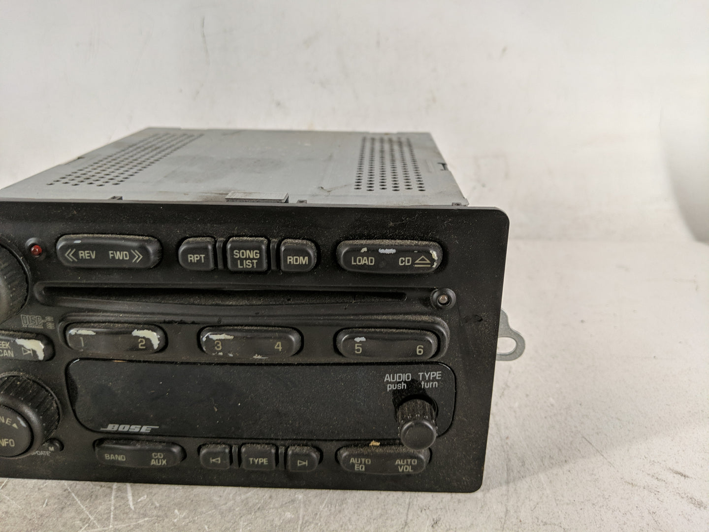 2005-2006 Buick Rainier Radio AM FM Cd Player Receiver Replacement P/N:10359565 Fits Fits 2005 2006 2007 OEM Used Auto Parts