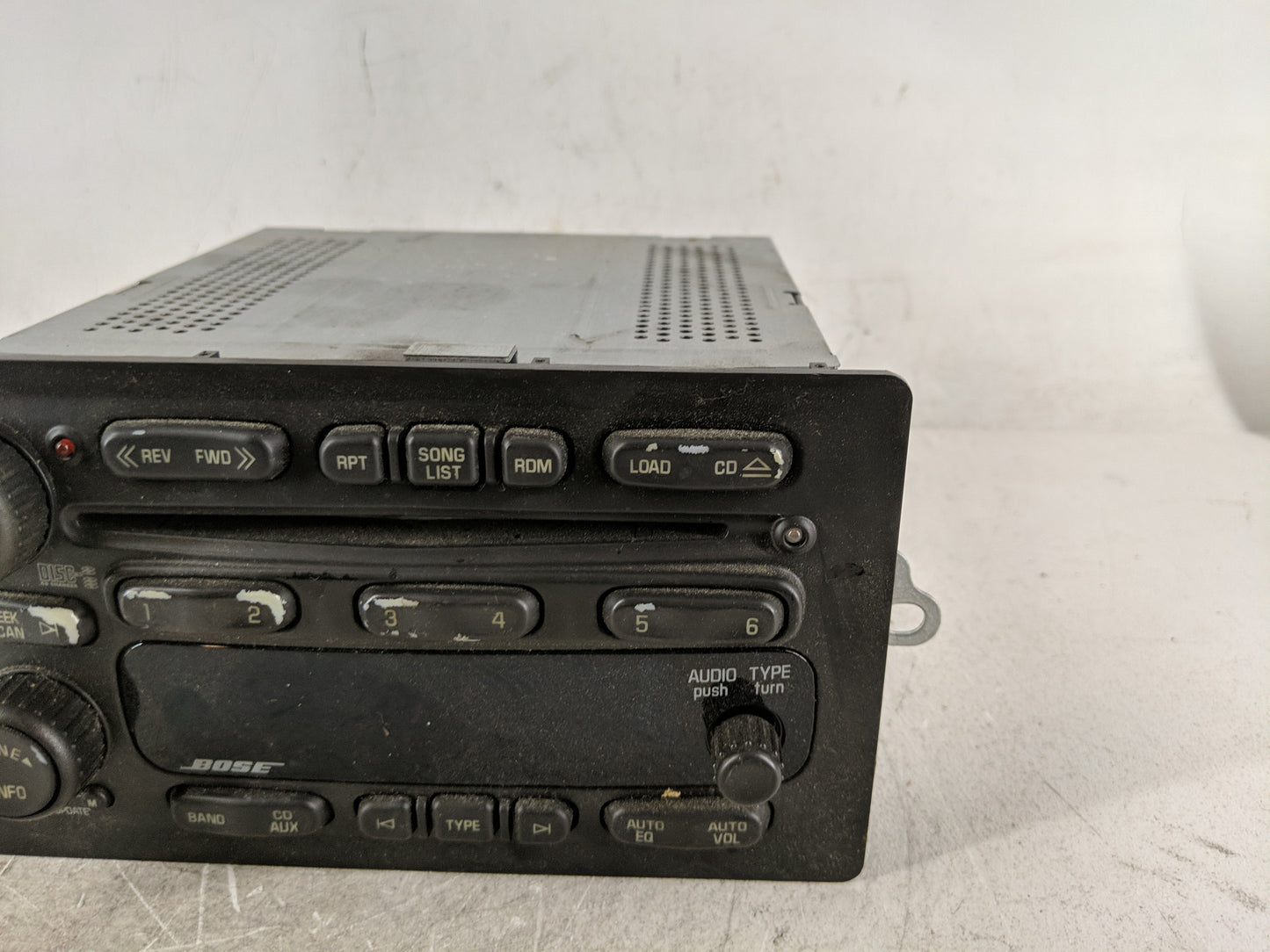 2005-2006 Buick Rainier Radio AM FM Cd Player Receiver Replacement P/N:10359565 Fits Fits 2005 2006 2007 OEM Used Auto Parts